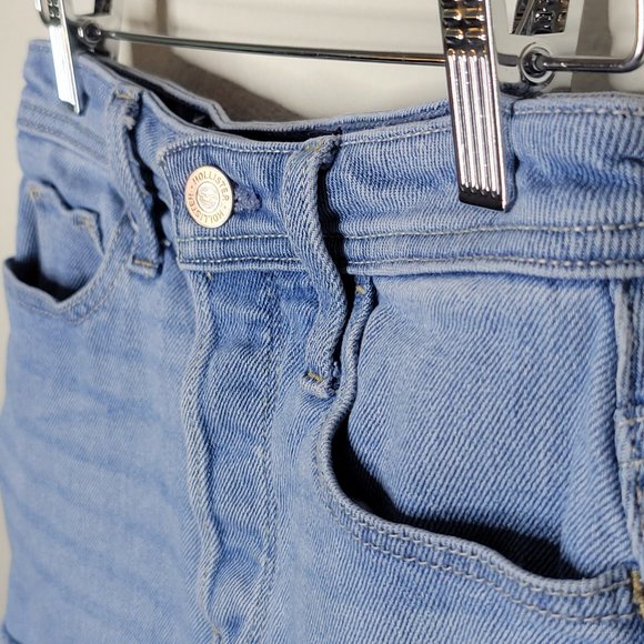 PICK 3 FOR $20 Hollister Ultra High-Rise Mom Short Button Fly Light Wash Size 1 - Picture 4 of 8